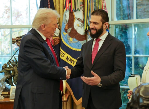 Trump Şara’ya parfüm sıkmış