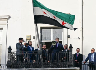 Şeybani Londra’da megafonla konuştu