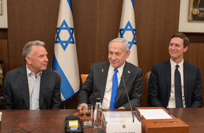 Netanyahu, Trump ve ekibini alkışlıyor