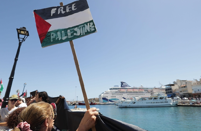 10 Filistin yanlısı gösterici, 1000 İsrailli turisti mahsur bıraktı