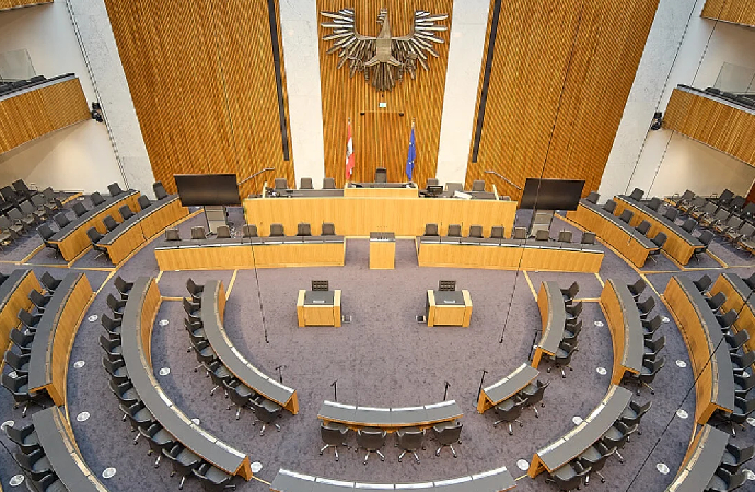 Avusturya meclisi, başörtüsü yasağını oylayacak