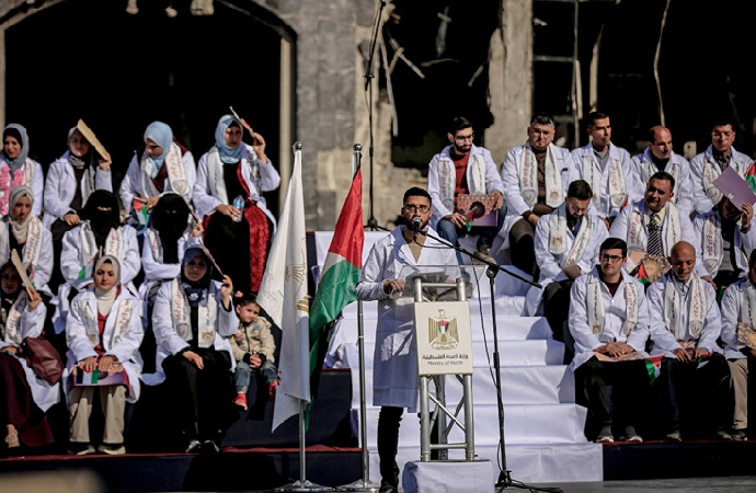 Gazze’de yıkımın içinde 168 doktor uzmanlık sertifikasını aldı