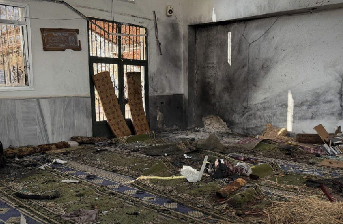 Humus’ta cuma namazı sırasında camide patlama