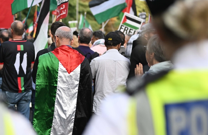 İngiltere, “intifadayı küreselleştir” sloganına yasak getirdi