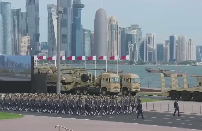 En büyük ABD üssüne ev sahipliği yapan Katar, milli gününü kutluyor