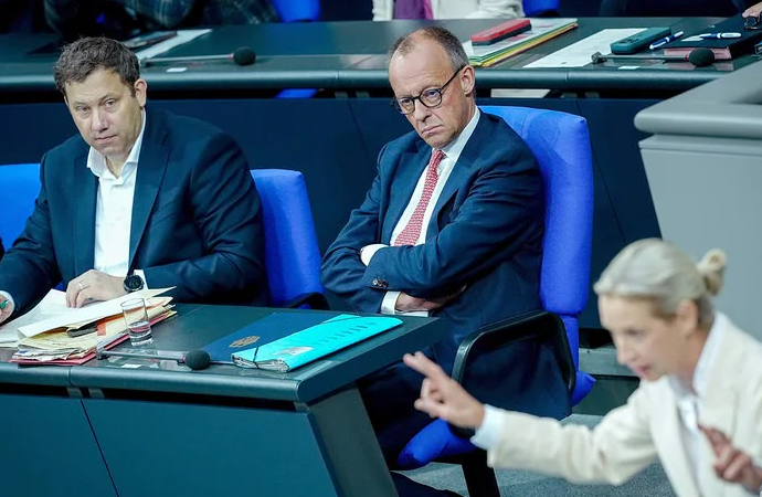 Almanya Başbakanı, SPD ve AfD arasında sıkıştı