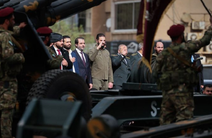 Şara’nın katılımıyla Şam’da ordu askeri geçit töreni yaptı