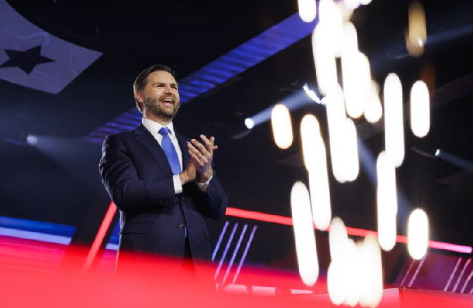 MAGA’cıların kongresinde hakaretler havada uçuştu