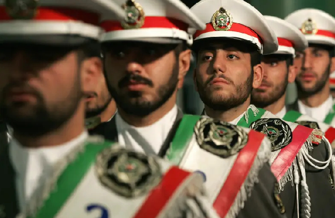 Siyaset, güvenlik ve ekonomide merkezi rol Devrim Muhafızları’nda