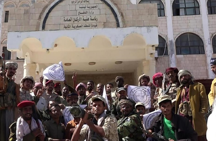 Yemen’de isyancılar kısmen geri çekildi