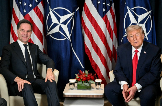 Trump: Danimarka küçük bir ülke