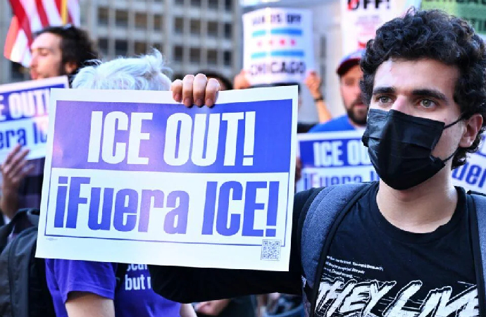 Amerikan hükümeti, ICE polisini eleştirenlerin bilgilerini istedi