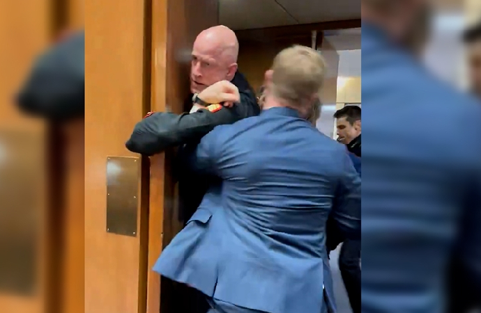 ABD’nin İran’a saldırılarını protesto eden ABD’li eski asker