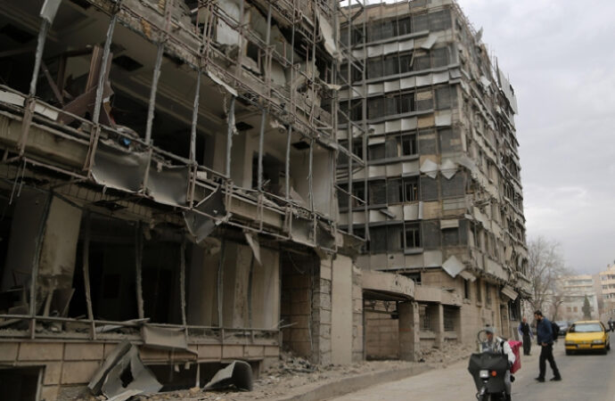 İran’da yüz bin sivil yapı vuruldu