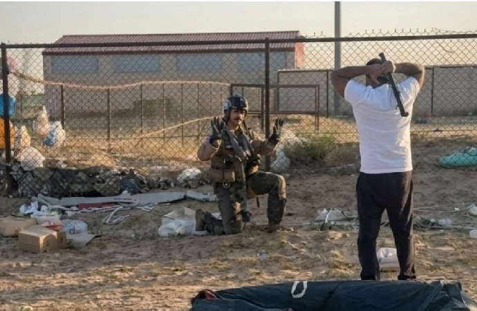 Sopayı gören ABD askeri diz çöktü