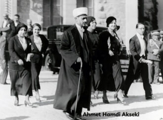 Pek Uyanık Bir Uyku