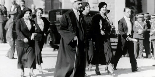 Pek Uyanık Bir Uyku