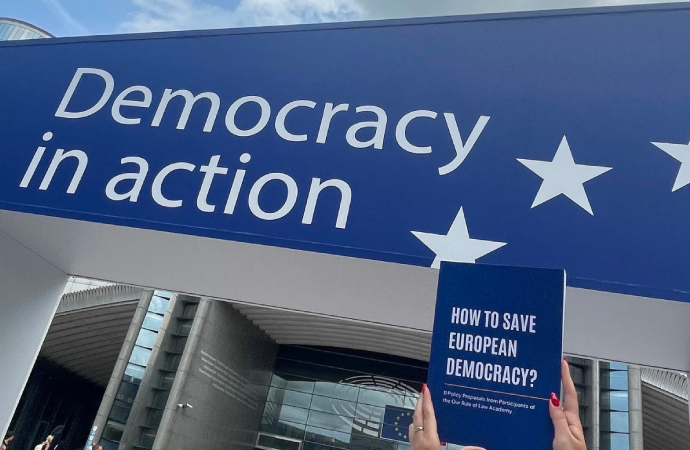 Demokrasi ve seküler liberalizm iflas etmiştir