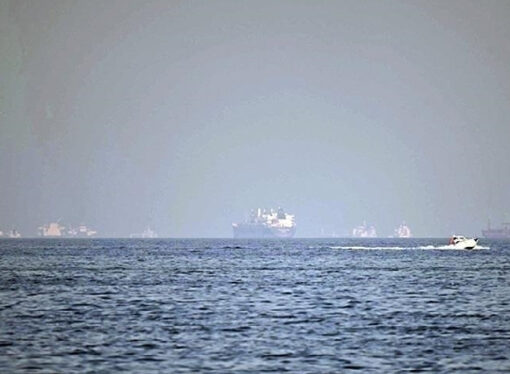 Hürmüz çevresinde 1900 gemi mahsur durumda