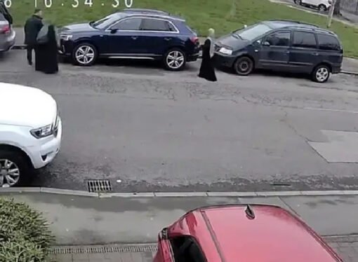 İngiltere’de başörtülü kadına, arabayla kasıtlı saldırı