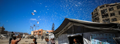 İsrail ya bomba atıyor ya da Hizbullah karşıtı broşür