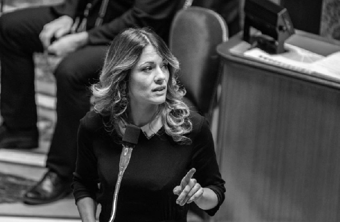 Fransa, Hürmüz’den ücretsiz faydalanmak istiyor!