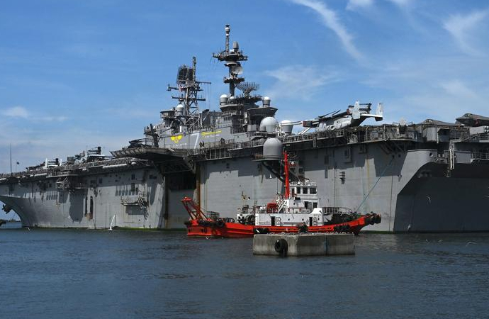 Amerikan helikopter taşıyıcı gemisine füze saldırısı