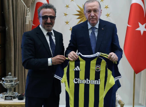 ABD-Türkiye İş Konseyi Başkanı, markalı forma hediye etti