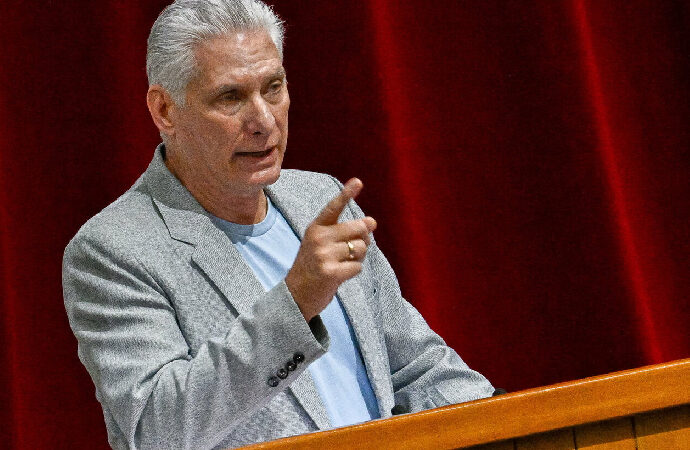 Küba Devlet Başkanı: ABD saldırmak için bahane arıyor