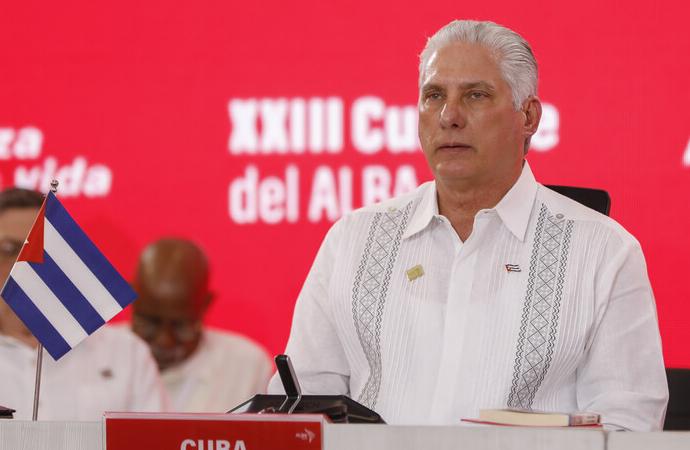 Küba ekonomik reforma yöneldi