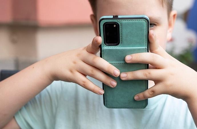 Polonya’da ilkokullarda cep telefonu kısıtlaması