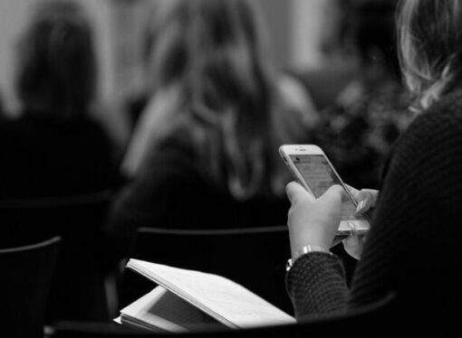 Fransa’da cep telefonu ve sosyal medya yasakları
