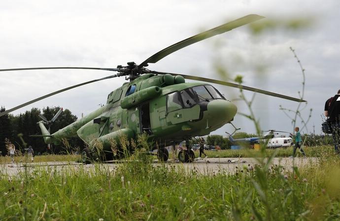 Pakistan ordusuna ait helikopter düştü