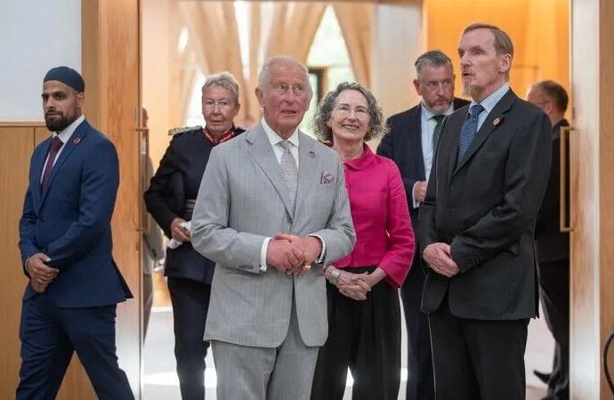 Starmer’in istifası sonrası Charles camide ortaya çıktı!