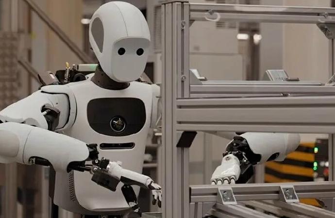 “İnsansı robotlar”, “robot okullarında” işe hazırlanıyor