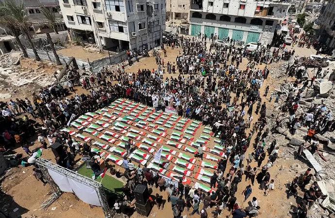 Gazze’de 3 yıl sonra enkazdan çıkarılan 112 naaş için cenaze hazırlığı