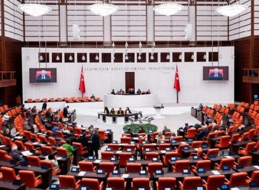 Fon krizi Mecliste tartışıldı, listenin paylaşılması istendi