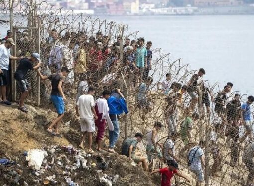 İspanya: Göç akını sosyal medyadan koordine edildi