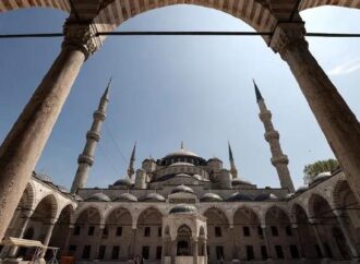 Hak ile Batıl Arasında