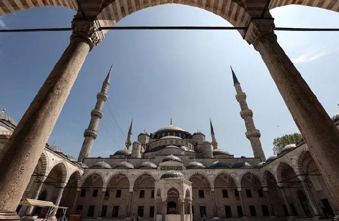 Hak ile Batıl Arasında