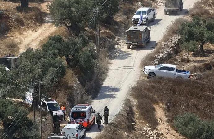 Yahudi işgalciler bir İngiliz aktivisti zorla alıkoydu