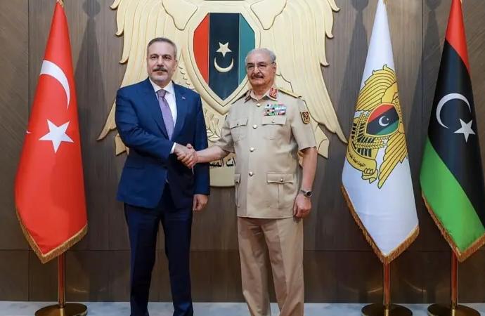 Türkiye, Libya’daki karşıt yönetimlerin arasını nasıl buldu?