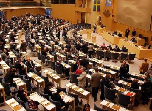 İsveç’te 13 Eylül seçimlerinde sol ve sağ bloklar yarışacak
