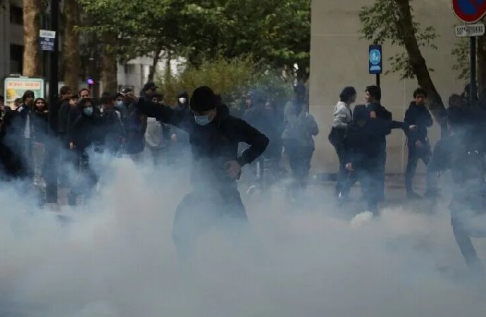 Fransa’da öğrenci eylemleri şiddetleniyor