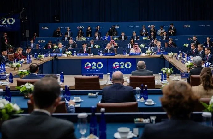 G20 ailesi fotoğraf çektiremedi