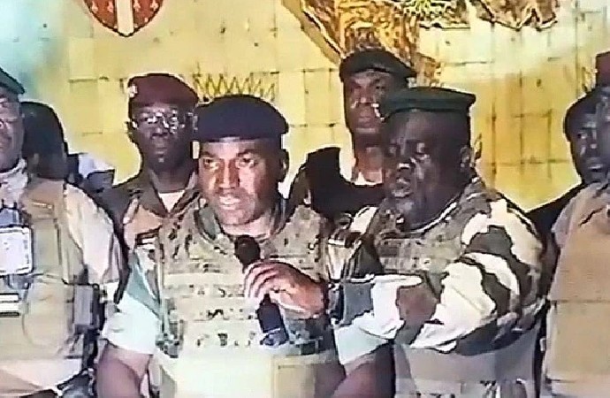 Gabon’da askeri yönetim 8 ayın sonunda yasağı kaldırdı