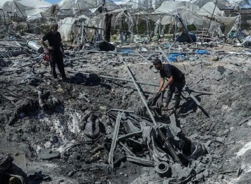 Siyonist rejim, Gazze’deki yardım deposuna saldırdı